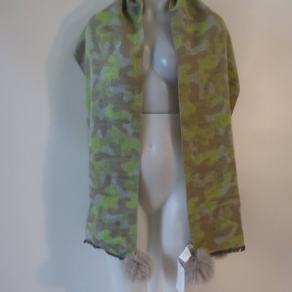 NWT Womens Tina Demel Lime Green Camouflage Scarf W/Fox Fur Ball - Picture 1 of 8